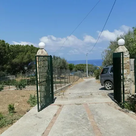 Country House Figurella